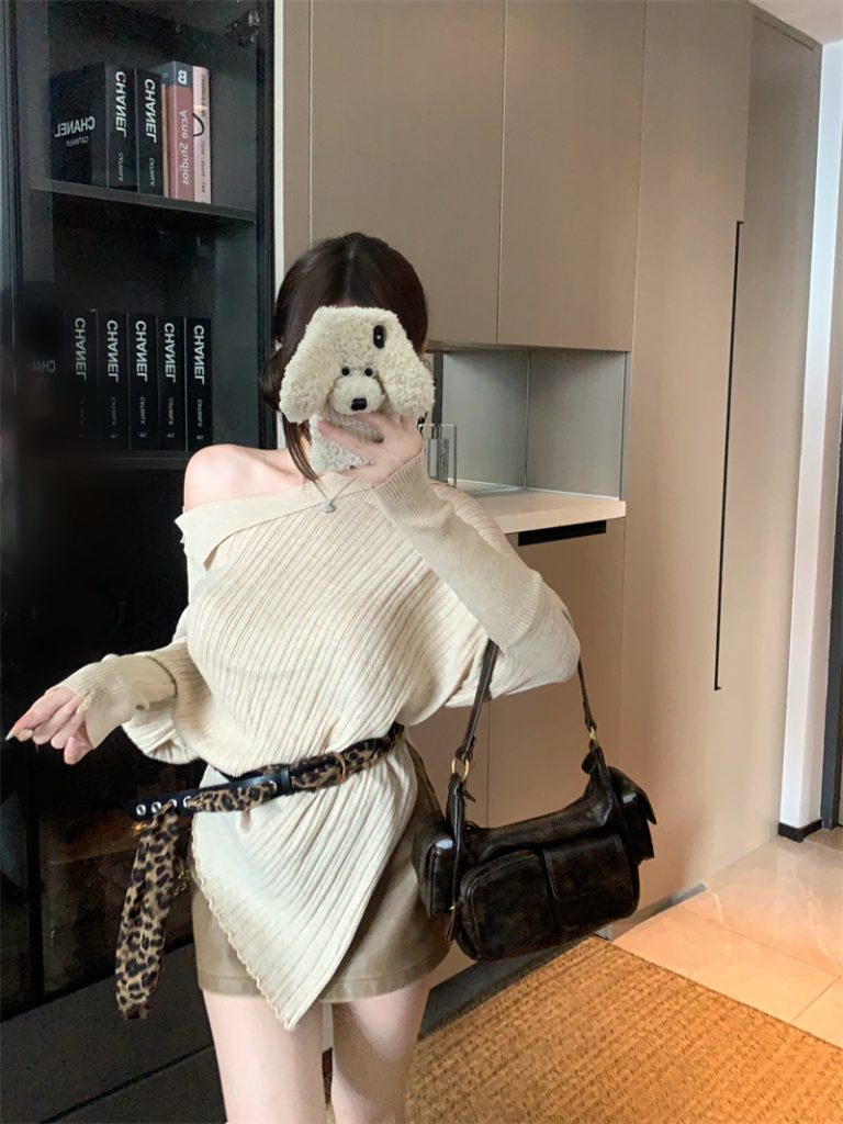 Elegant One-Shoulder Slimming Long-Sleeve Knit Sweater with Belt