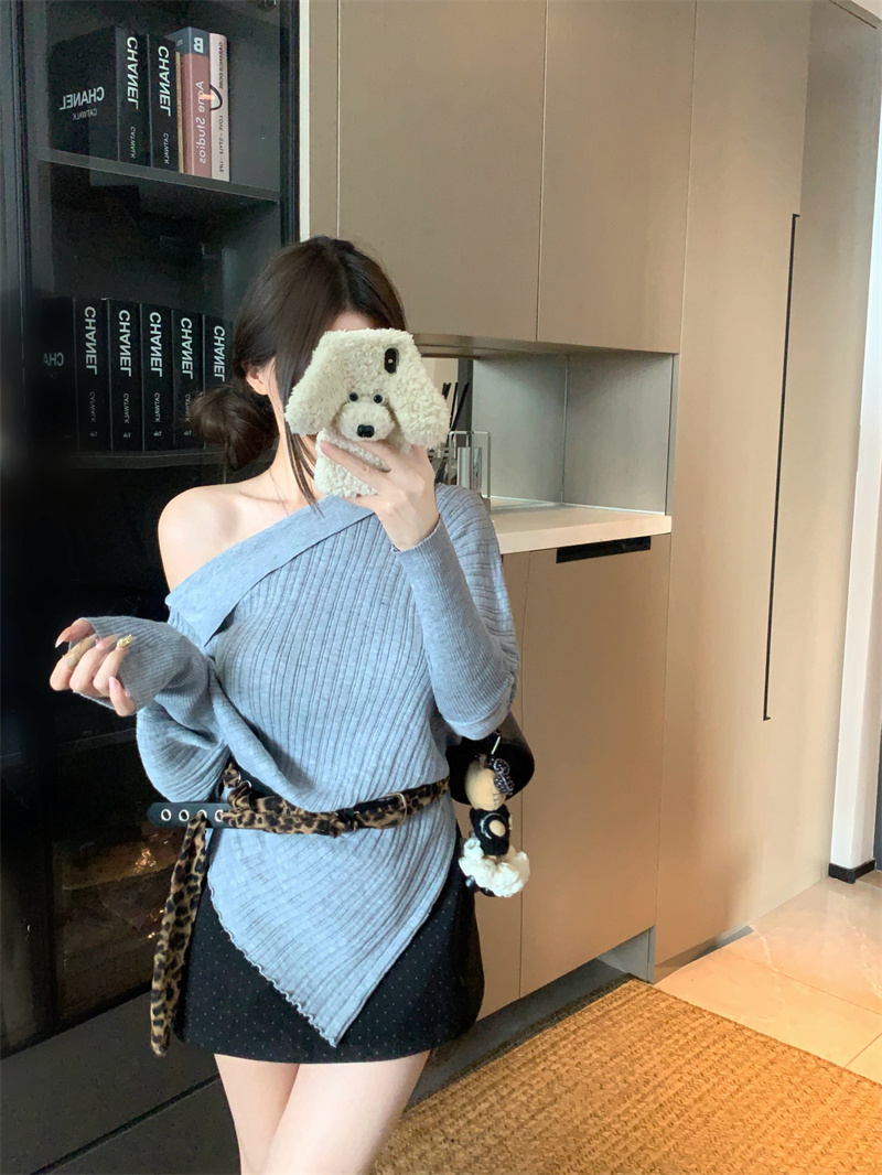 Elegant One-Shoulder Slimming Long-Sleeve Knit Sweater with Belt - Image 3
